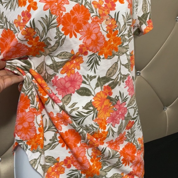 🟢for bundles only 🟢Flowers top shirt - Picture 3 of 7